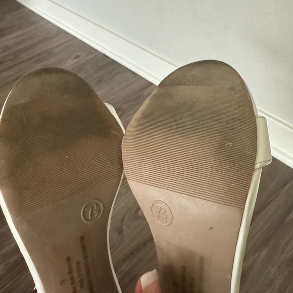 Classic white heels 7.5 - Picture 2 of 3
